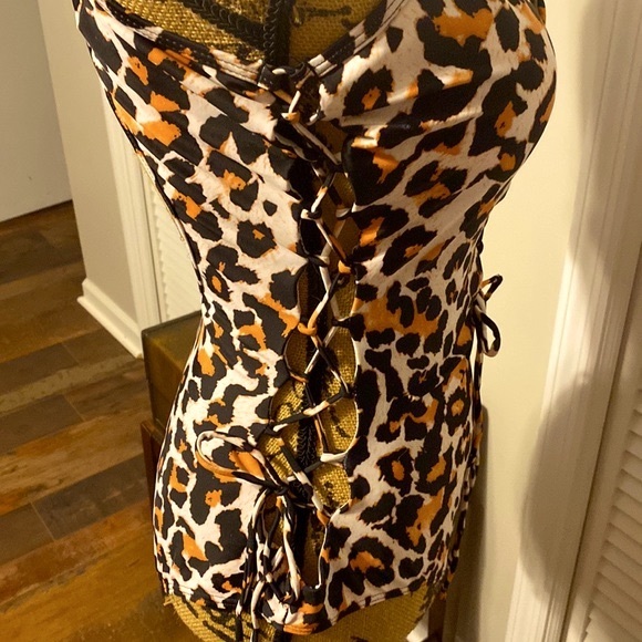 NEW Womens Leopard Print 1Piece, Sz. XL. Lace-up Front & Sides. - Picture 6 of 10
